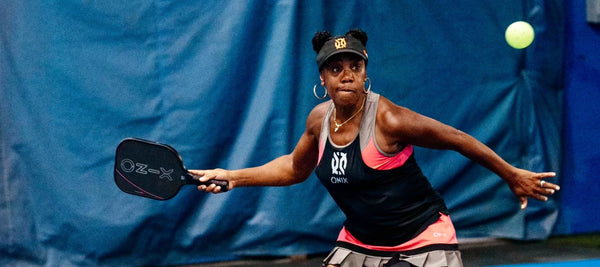 yoyo monroe team onix professional pickleball player evoke premier raw carbon paddle 